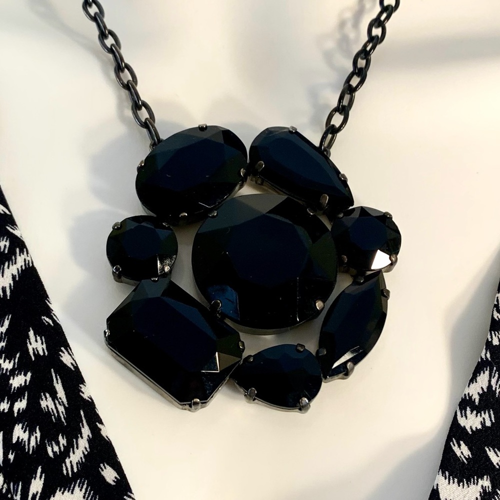 Vintage Black glass flower pendant necklace